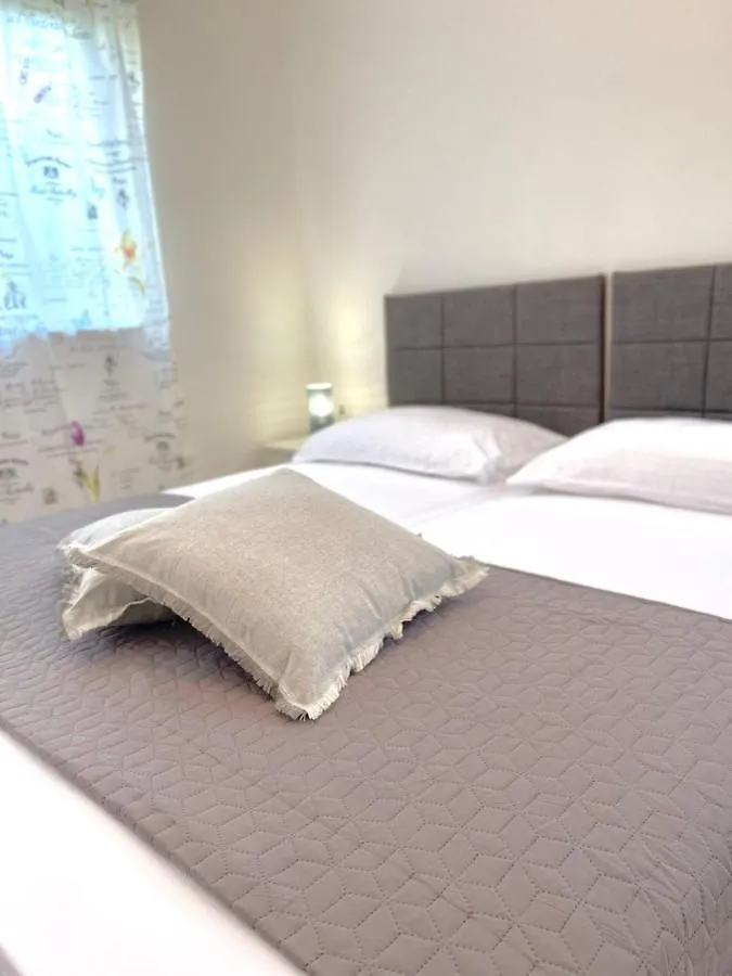 Apartmani Komin Пакоштане 0*,  Хорватия