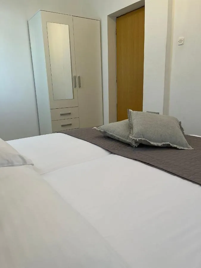 Apartmani Komin Пакоштане