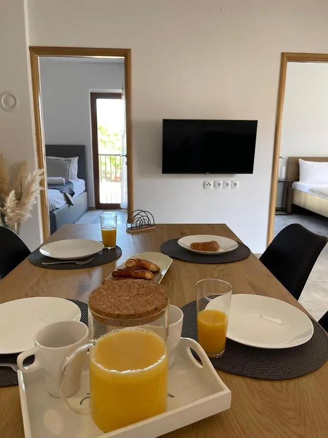 Apartmani Komin Пакоштане 0*,