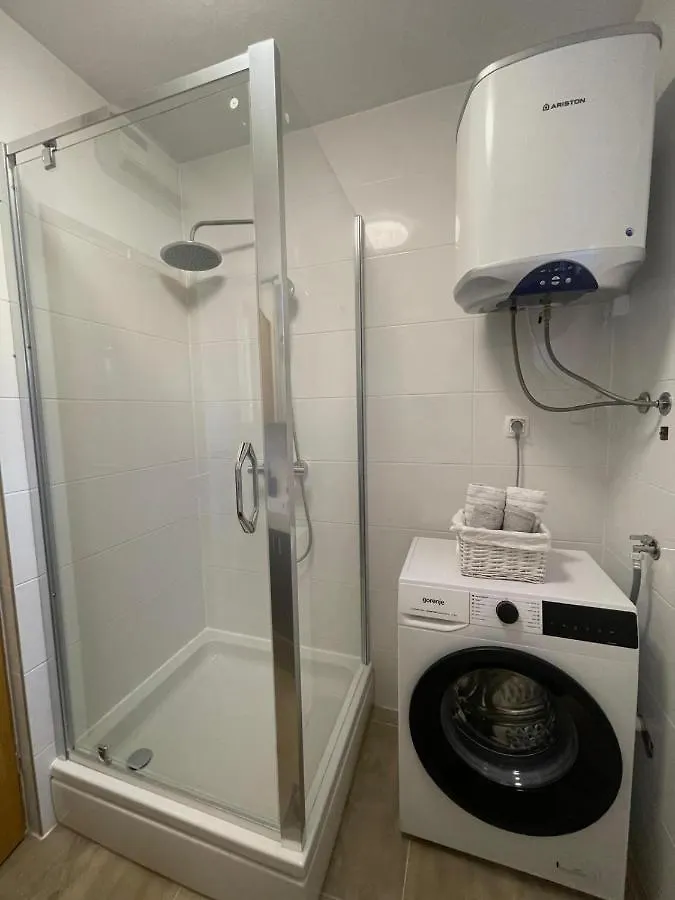 Апартаменты Apartmani Komin Пакоштане