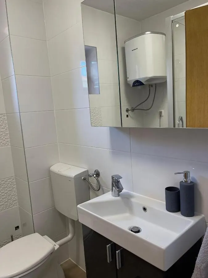Apartmani Komin Пакоштане